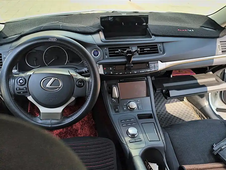 Lexus CT 2014 — фото 12