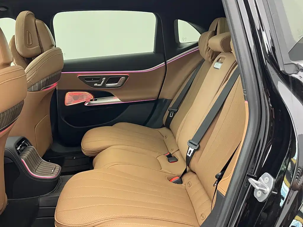 Mercedes-Benz E-Class 2025 — фото 23
