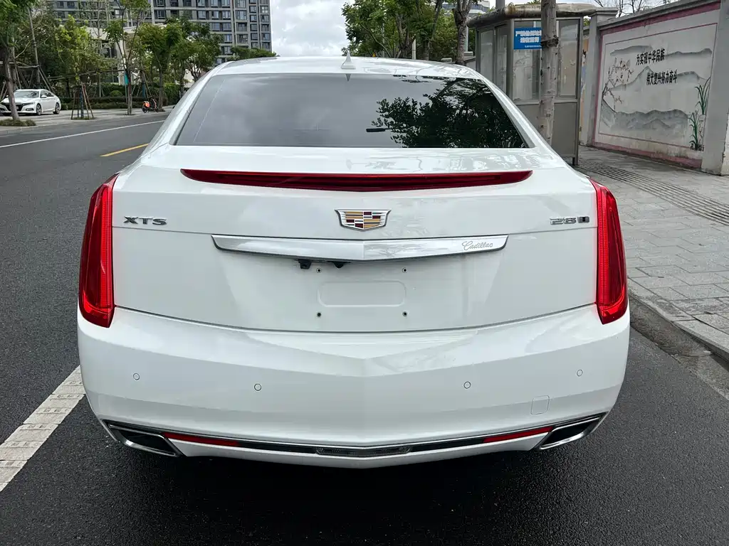Cadillac XTS 2016 — фото 16