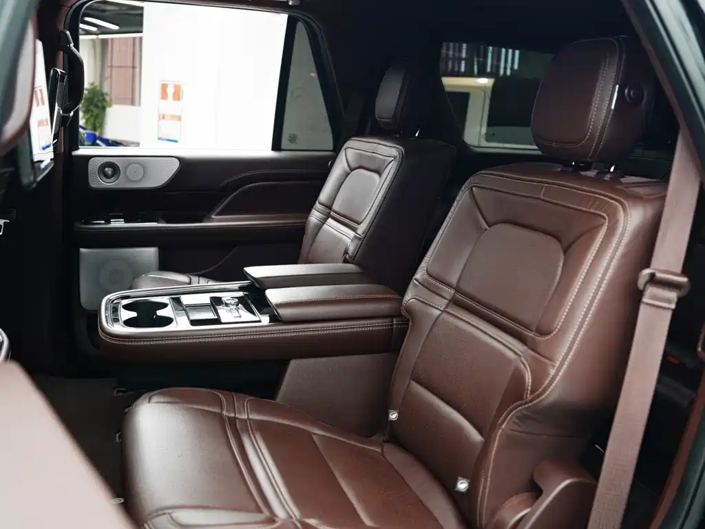 Lincoln Navigator 2021 — фото 12