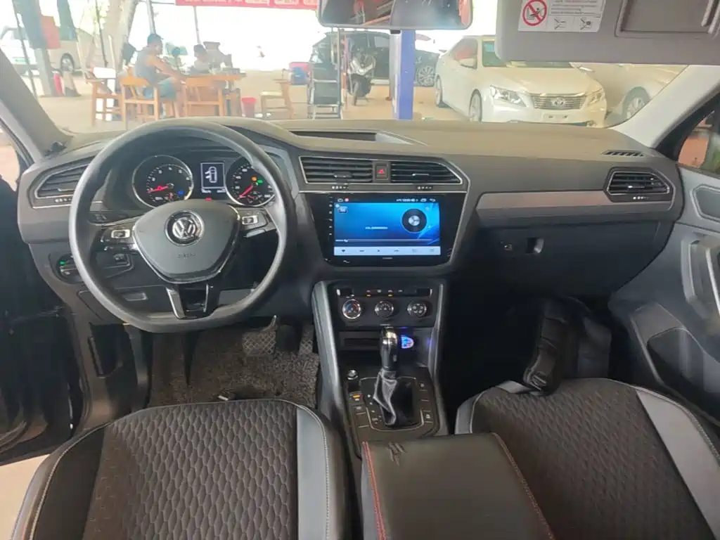 Volkswagen Tiguan L 2018 — фото 10
