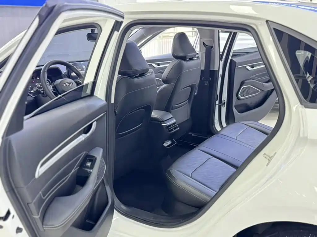 Geely Emgrand 2022 — фото 15