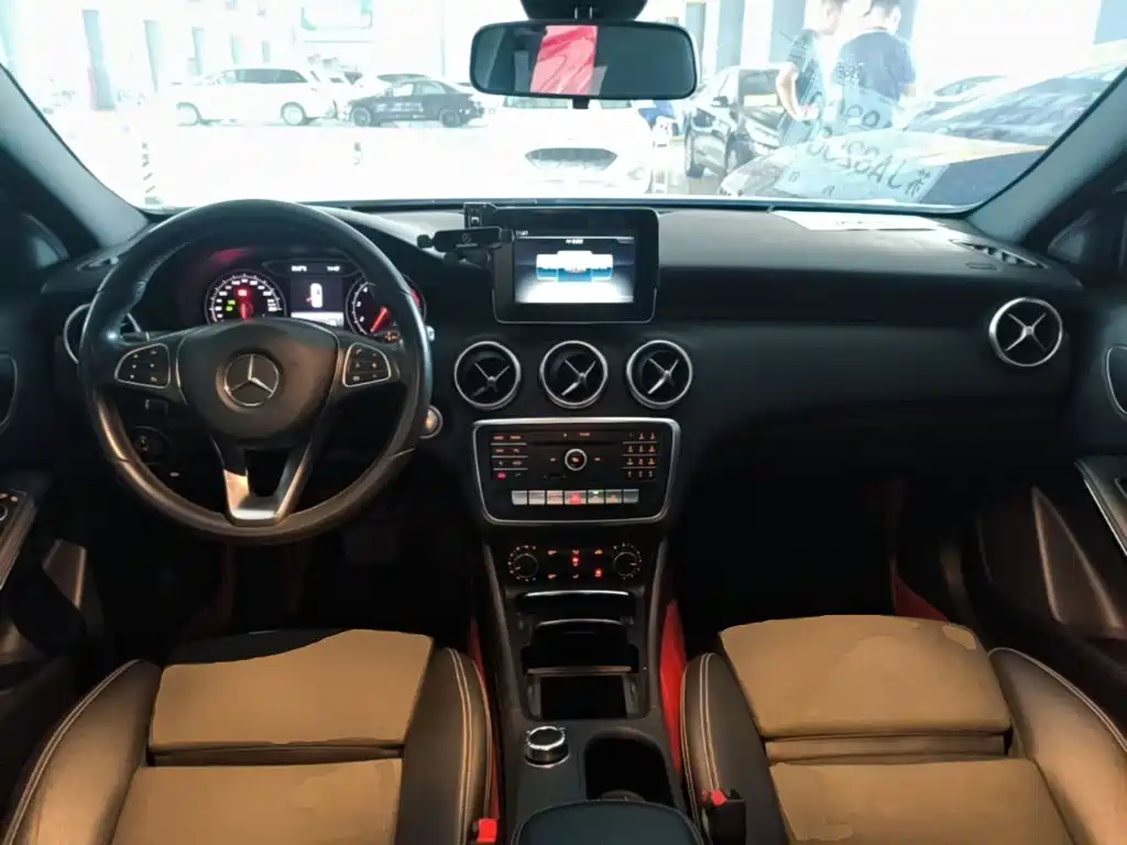 Mercedes-Benz A-Class 2017 — фото 10