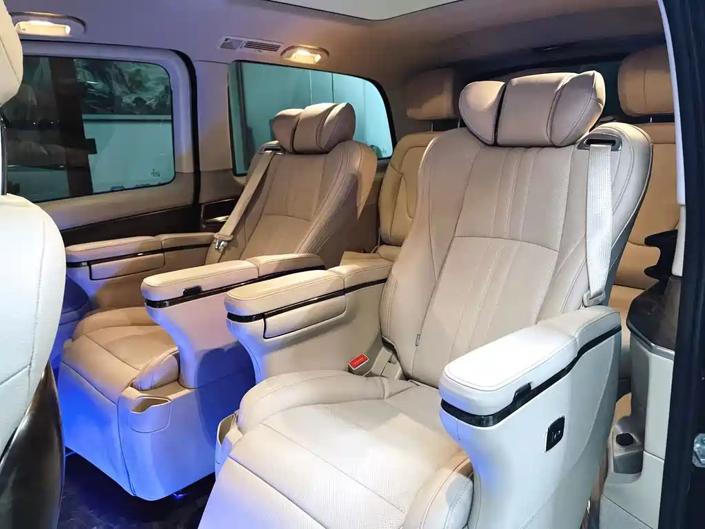 Mercedes-Benz V-Class 2020 — фото 10