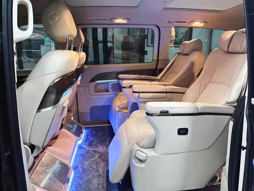 Mercedes-Benz V-Class 2020 — фото 11