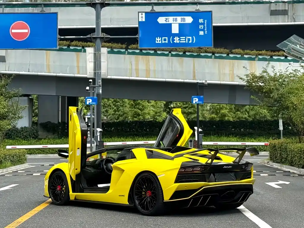 Lamborghini Aventador 2018 — фото 9