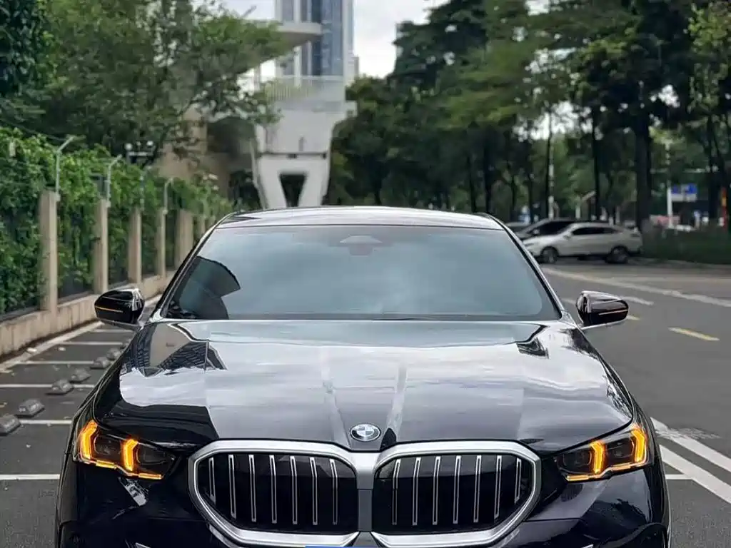 BMW 5 Series 2024 — фото 2