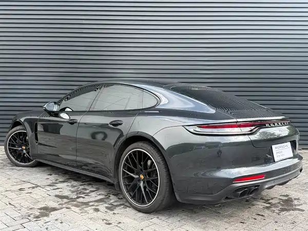 Porsche Panamera 2023