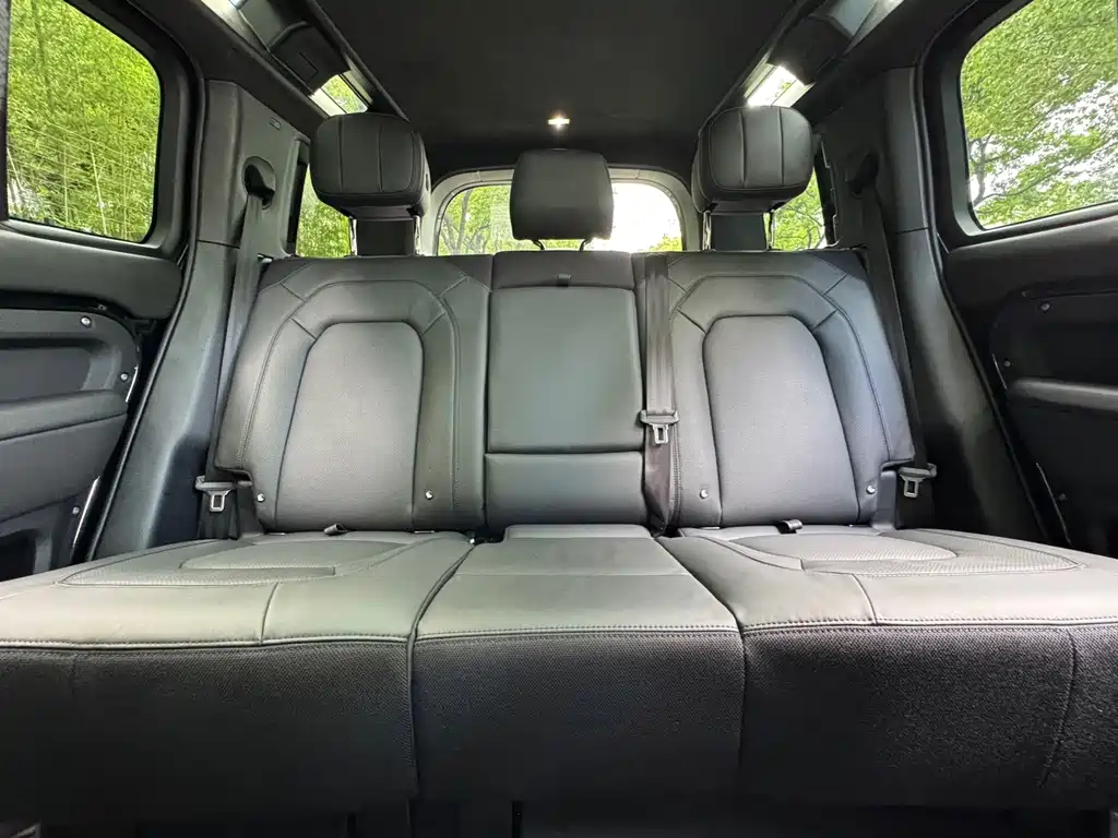 Land Rover Defender 2025 — фото 18