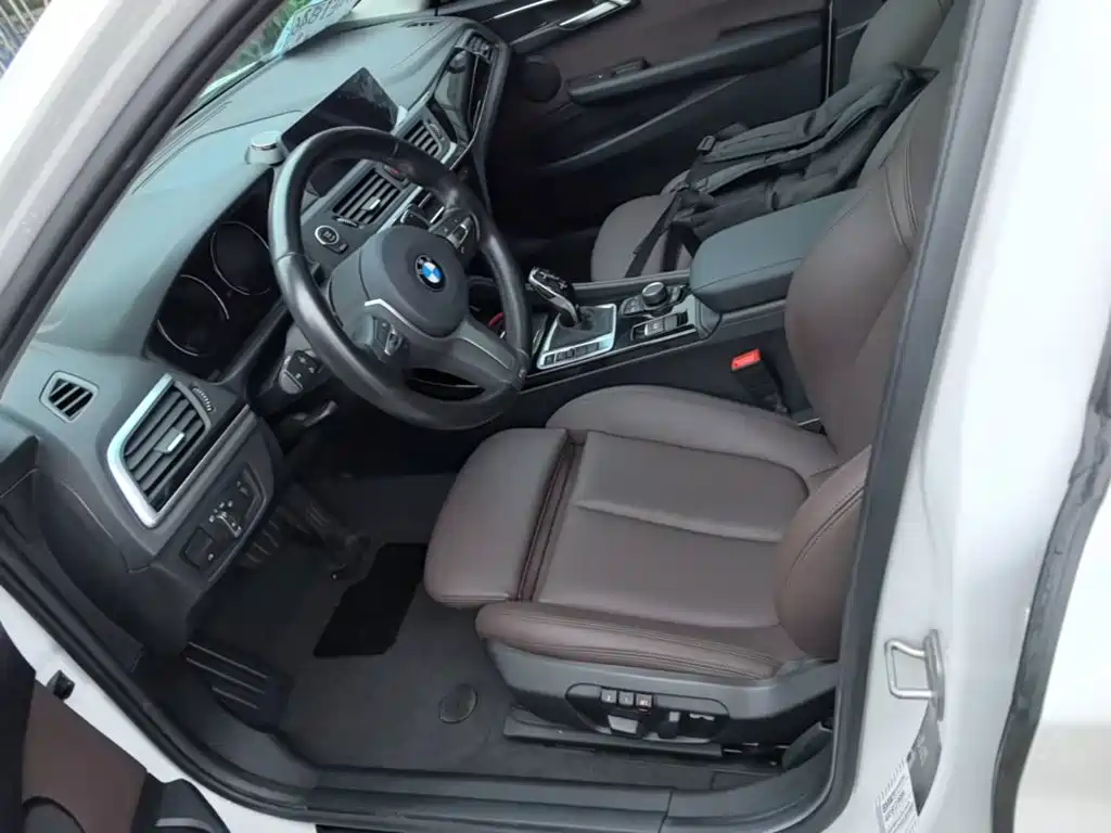 BMW 1 Series 2020 — фото 11