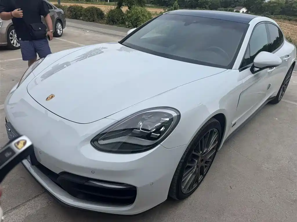 Porsche Panamera 2023