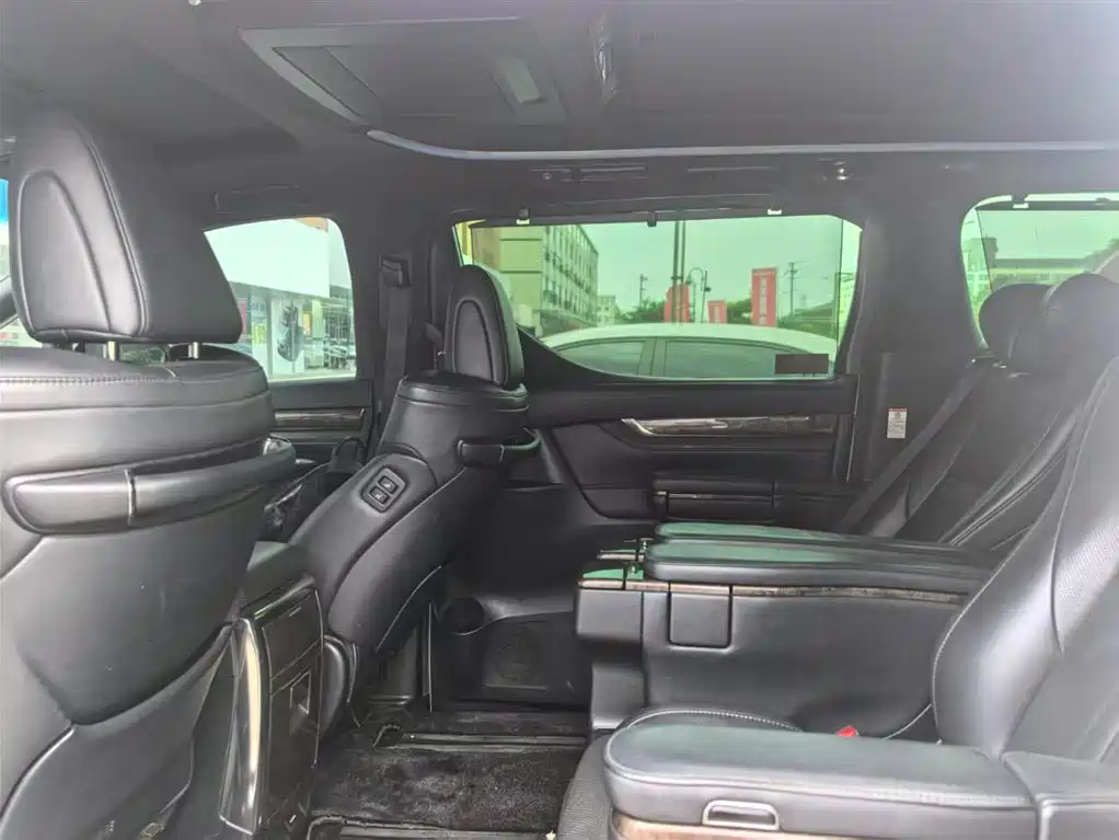 Toyota Alphard 2020 — фото 8