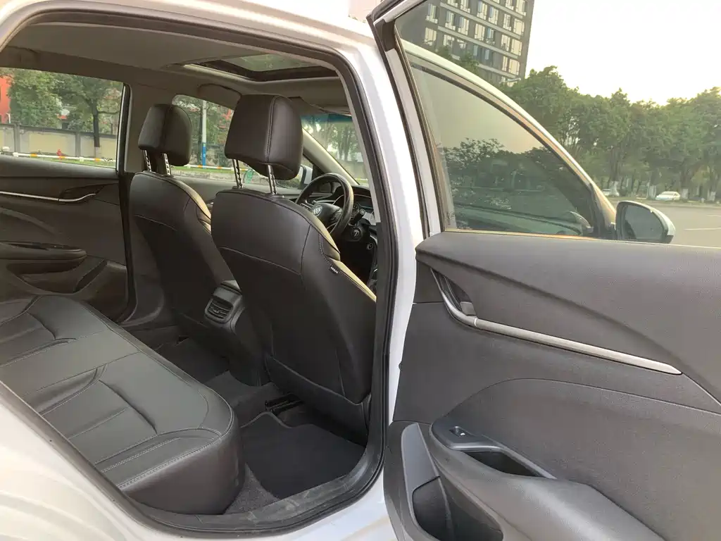 Buick Excelle 2022 — фото 10