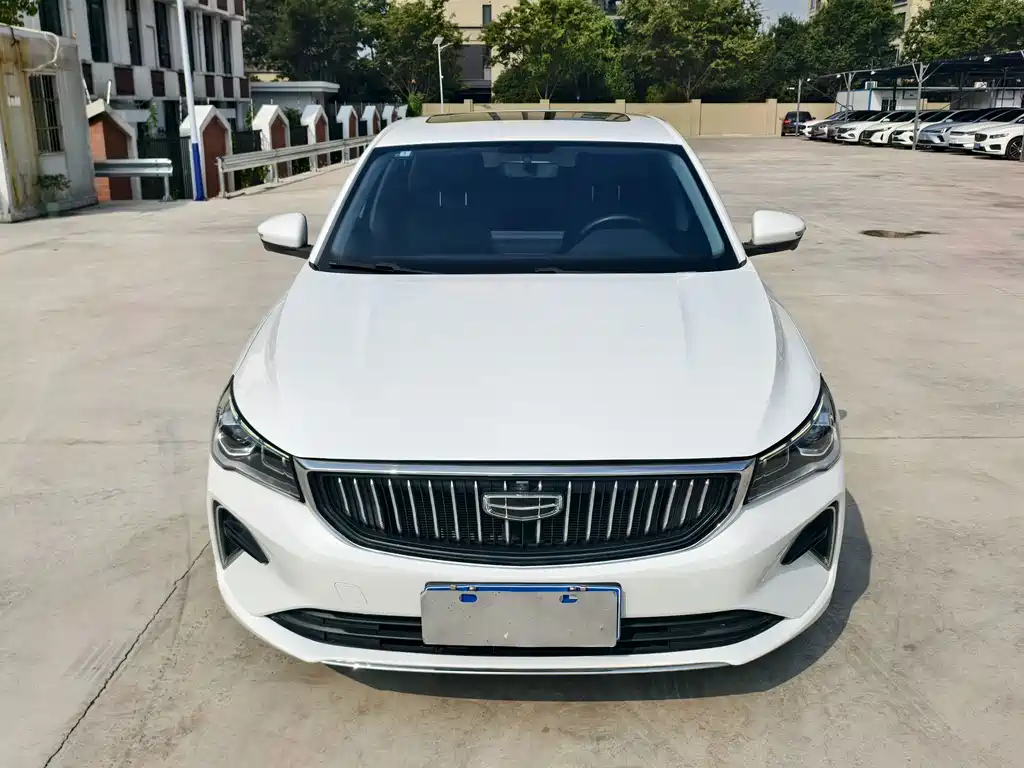 Geely Emgrand 2022