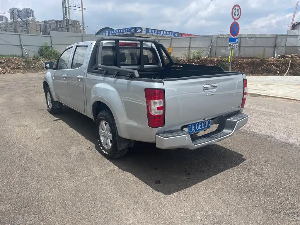 Isuzu RE-MAX 2020