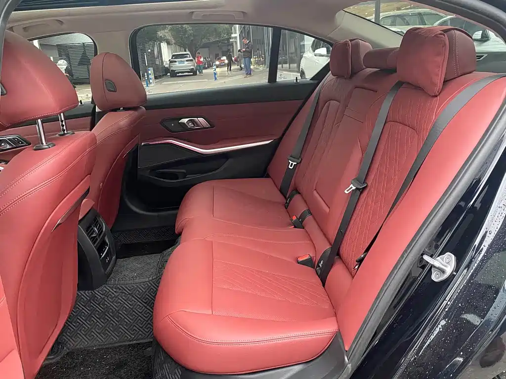 BMW 3 Series 2025 — фото 16