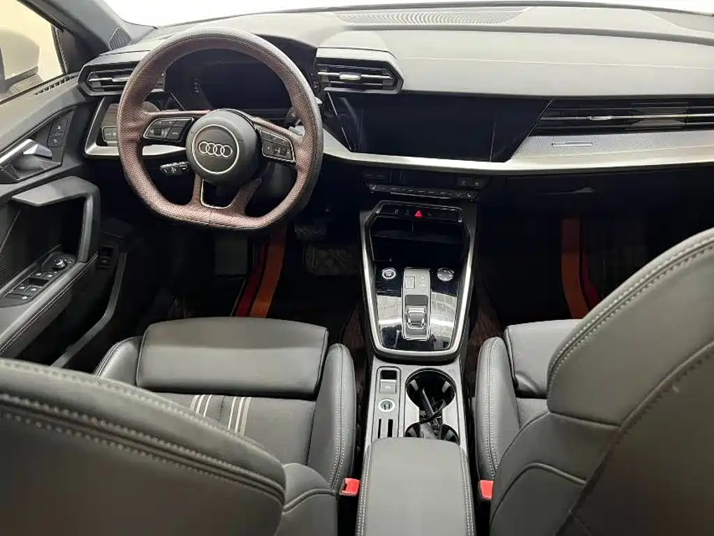 Audi A3 2023 — фото 15