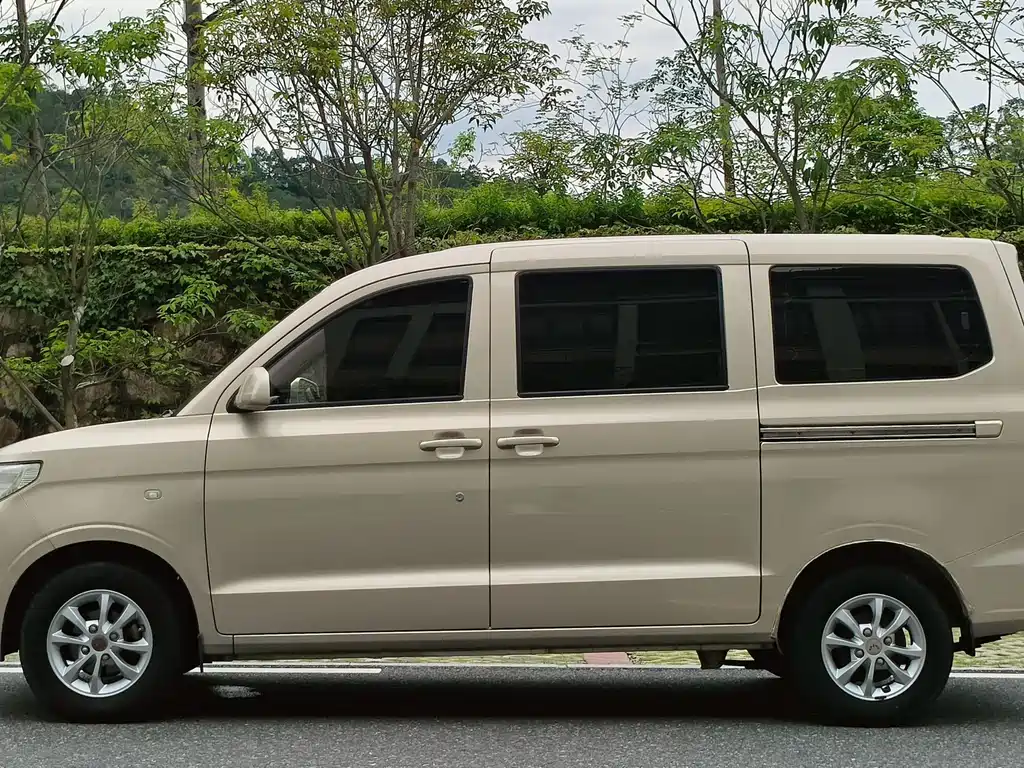 Wuling Hongguang V 2020 — фото 4