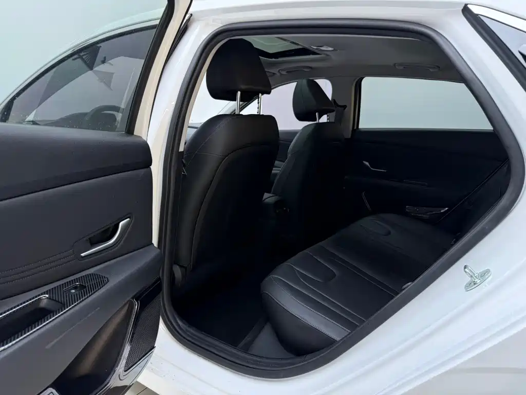 Hyundai Elantra 2023 — фото 22