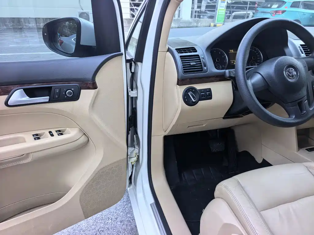Volkswagen Touran 2015