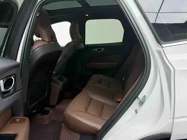 Volvo XC60 2022