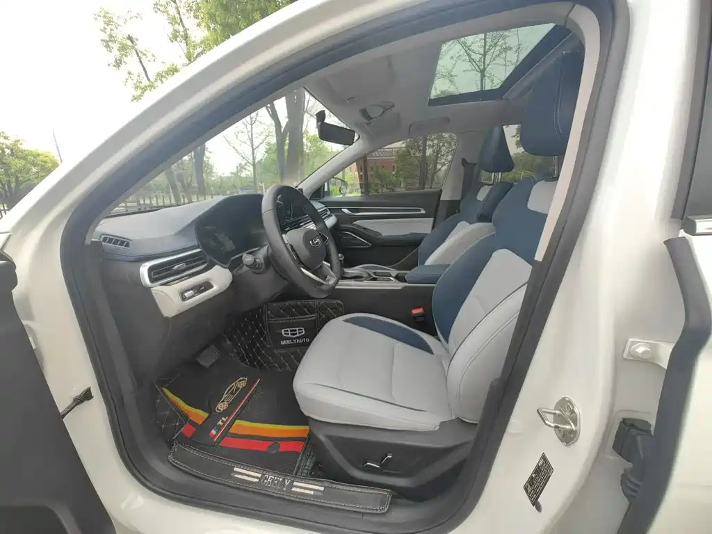 Geely Emgrand 2021
