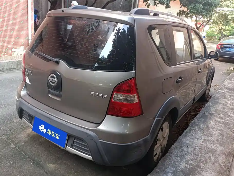 Nissan Livina 2010