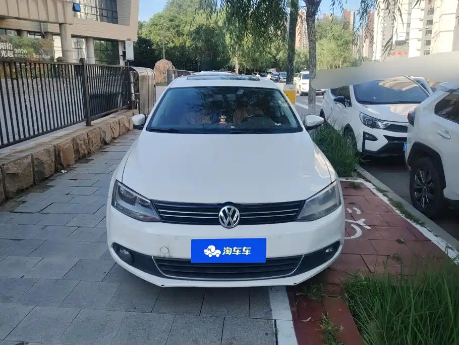 Volkswagen Sagitar 2014