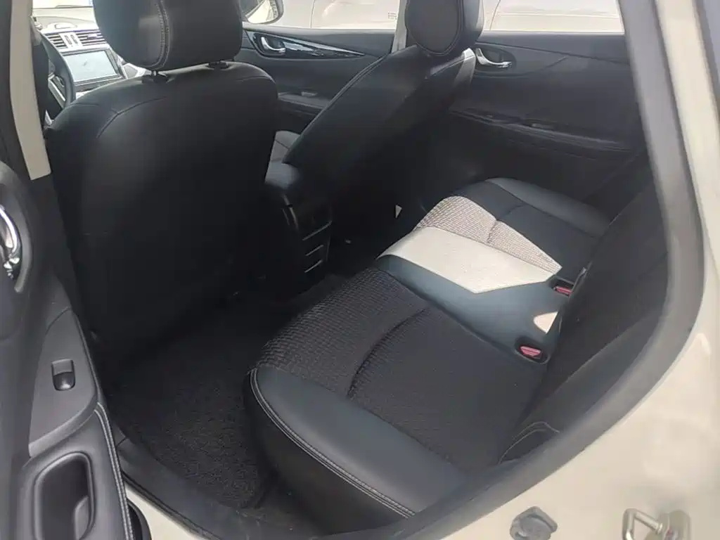 Nissan Tiida 2018 — фото 17