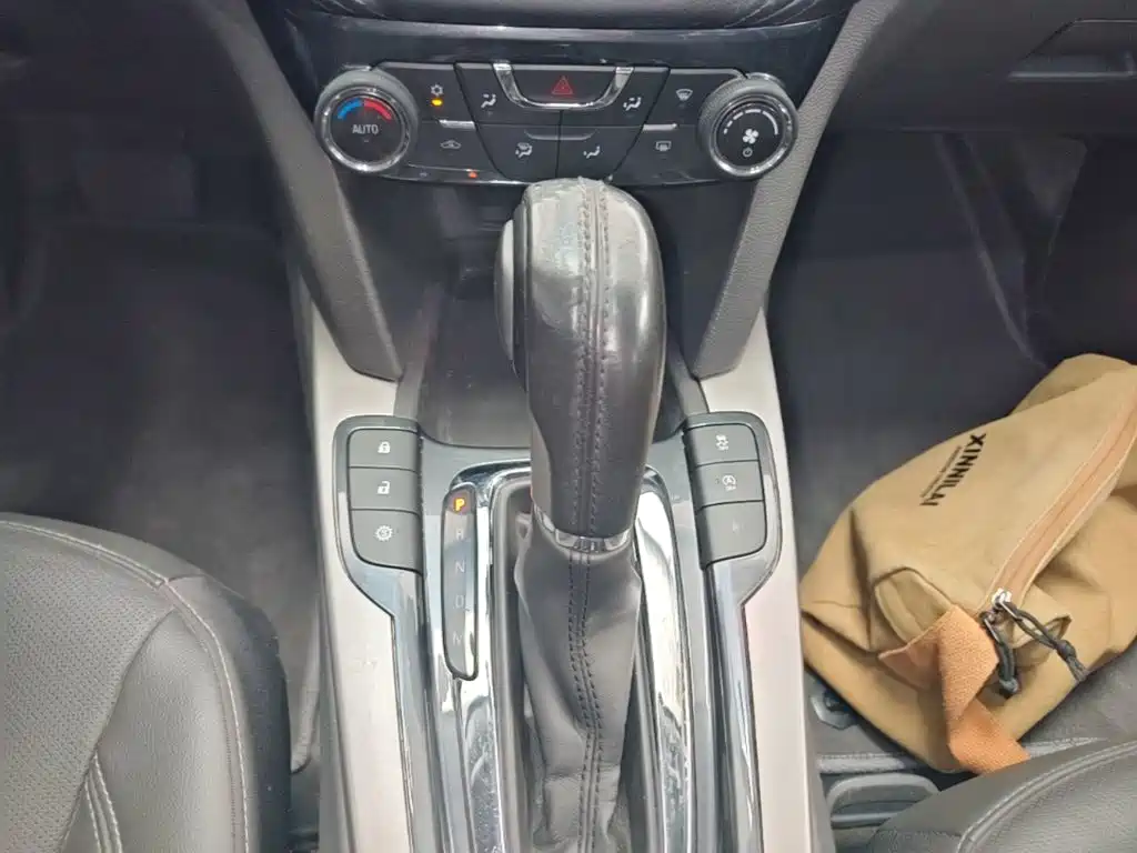 Chevrolet Malibu 2018 — фото 14