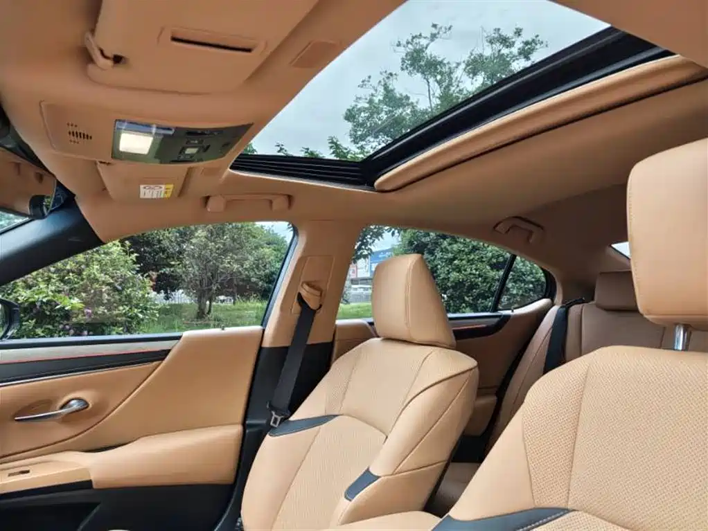Lexus ES 2026