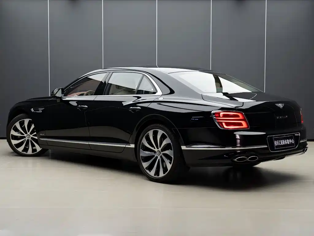 Bentley Flying Spur 2025 — фото 6