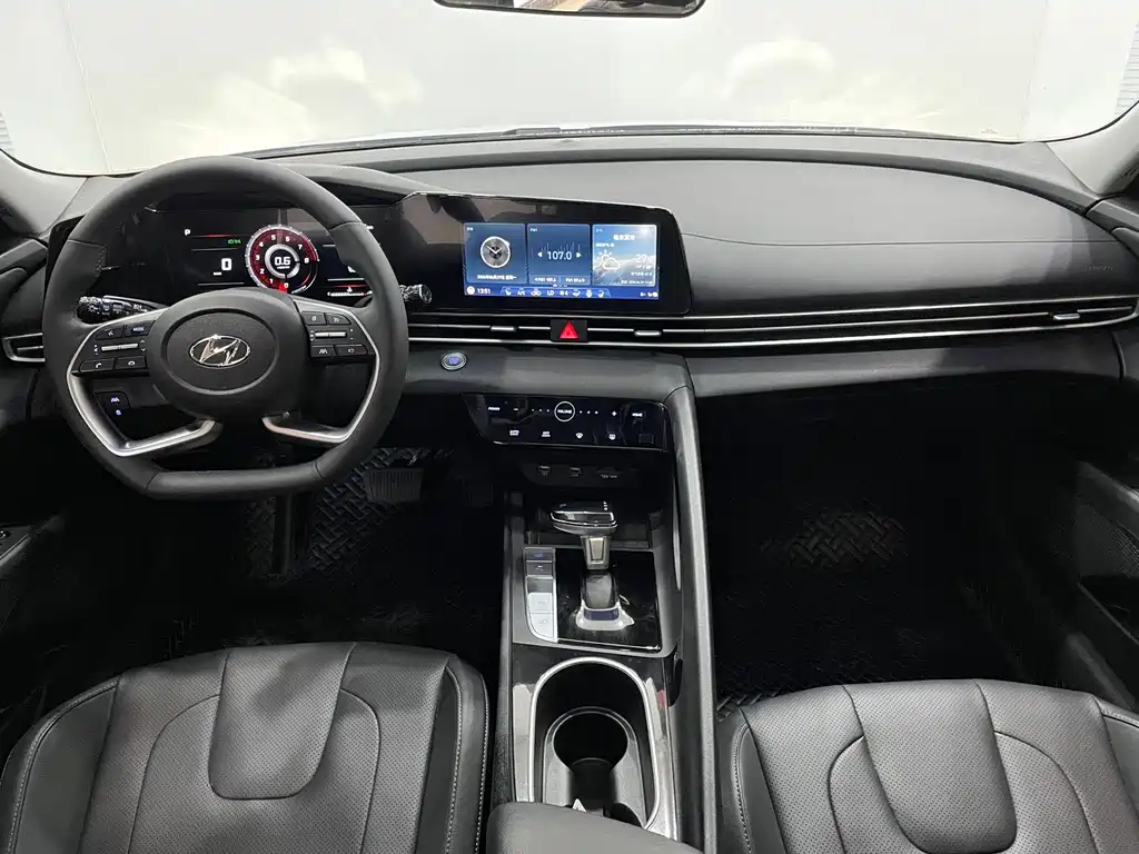 Hyundai Elantra 2022
