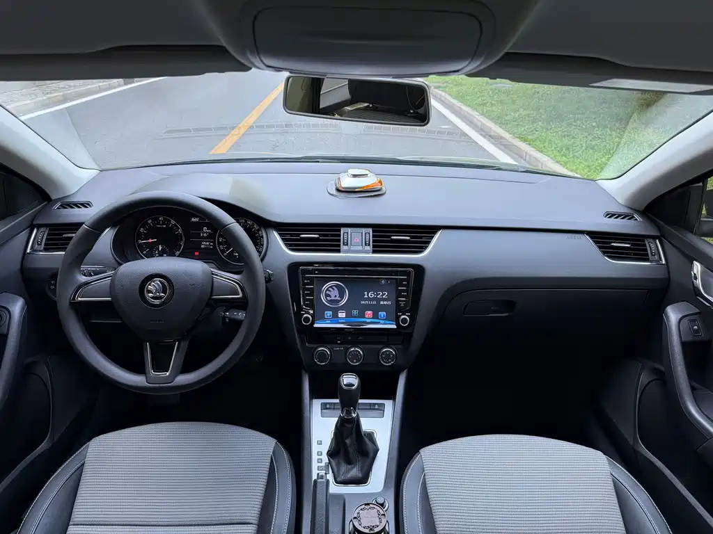 Skoda Octavia 2017 — фото 10