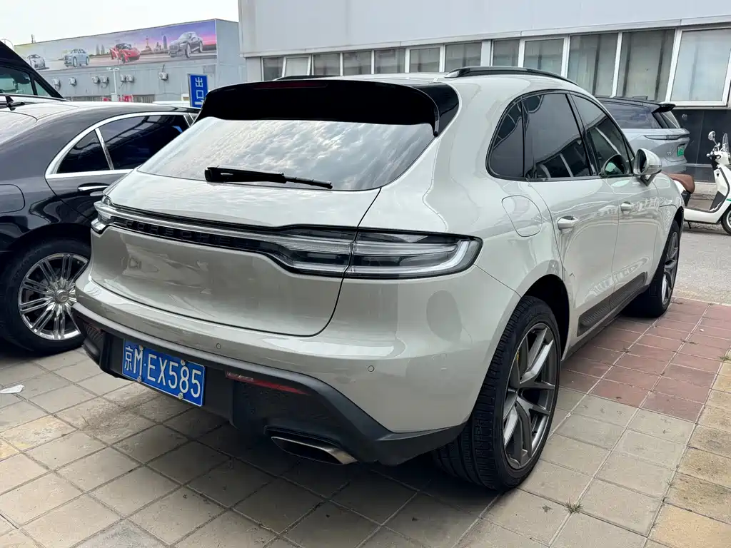 Porsche Macan 2023 — фото 18