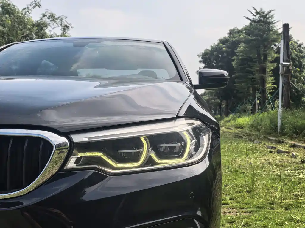 BMW 5 Series 2019 — фото 19