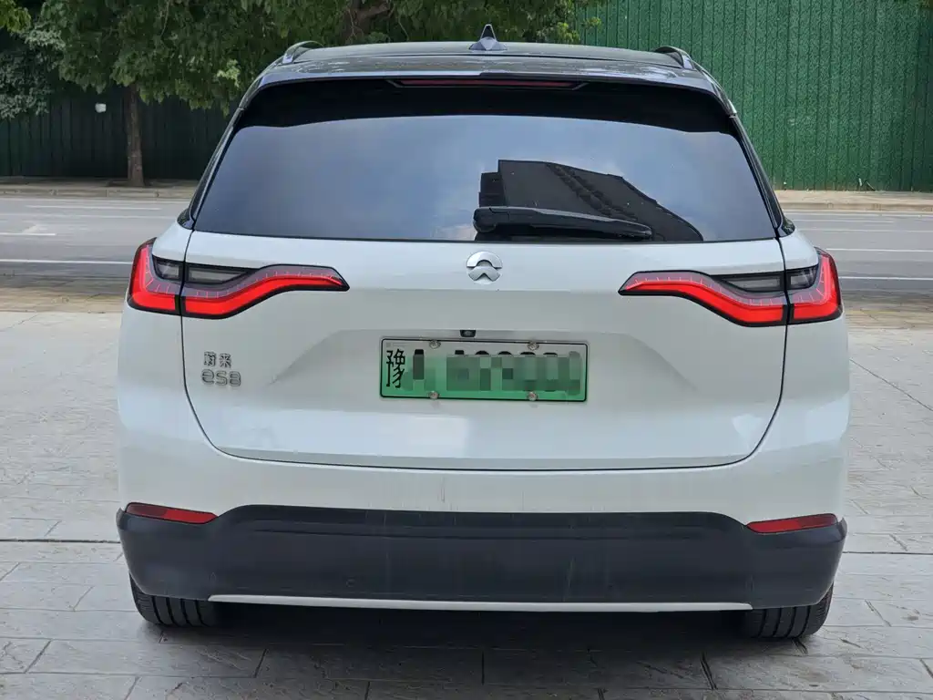 NIO ES8 2018