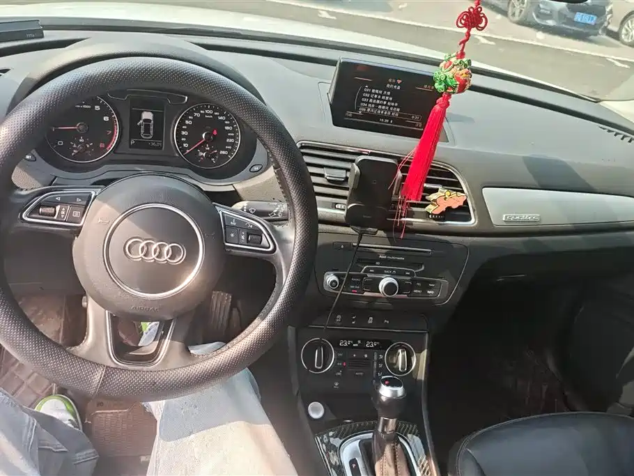 Audi Q3 2016 — фото 12