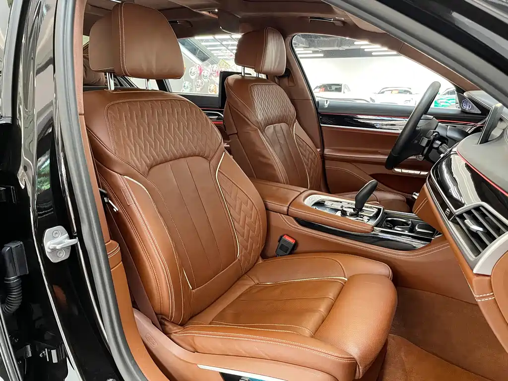 BMW 7 Series 2018 — фото 11