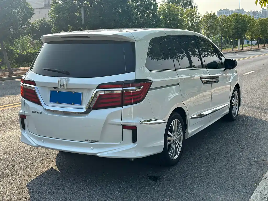 Honda Elysion 2019 — фото 13