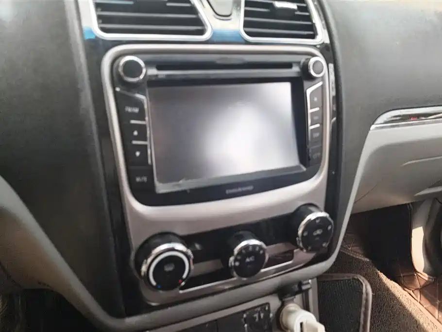 Geely Emgrand Classic 2012 — фото 13