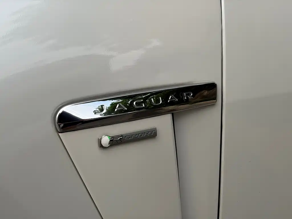 Jaguar XF 2015 — фото 8