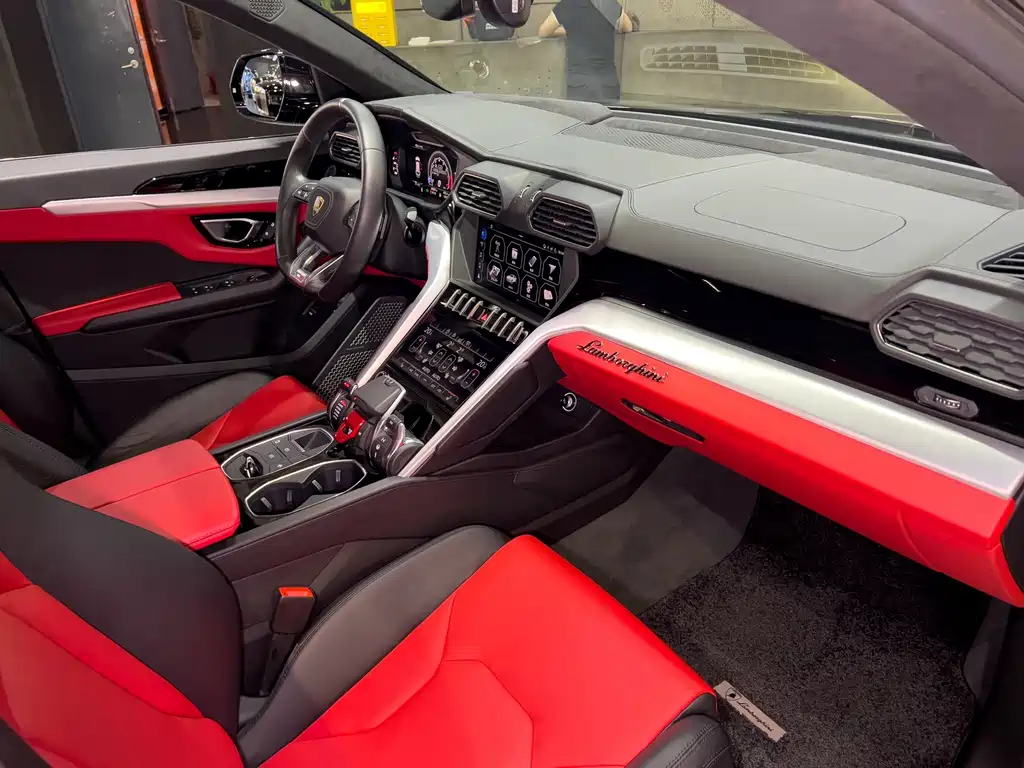 Lamborghini Urus 2019 — фото 25