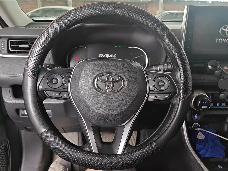 Toyota RAV4 2021 — фото 15