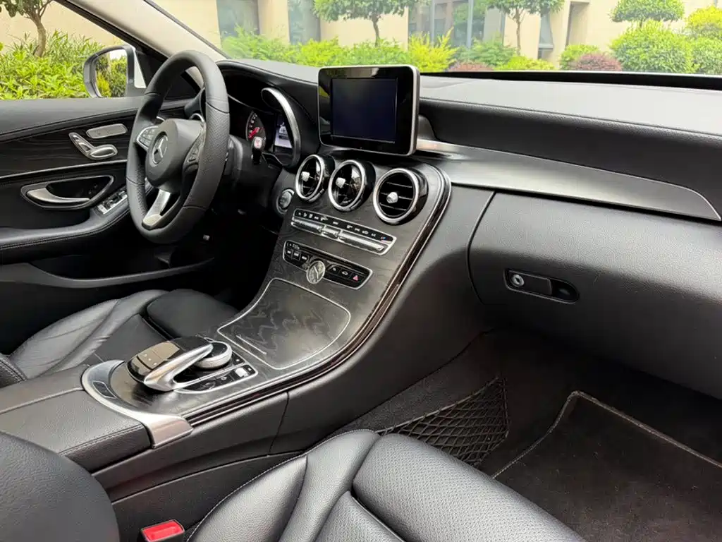 Mercedes-Benz C-Class 2017 — фото 17