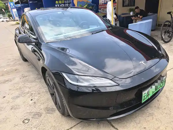 Tesla Model 3 2024