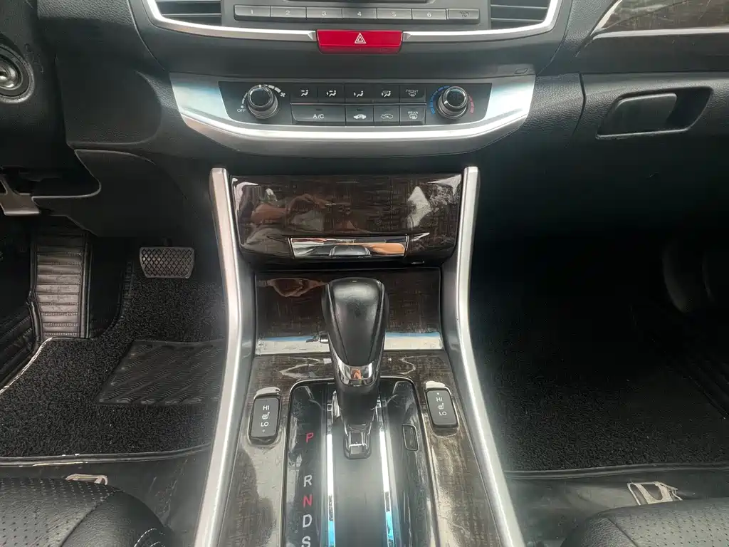 Honda Accord 2016 — фото 10