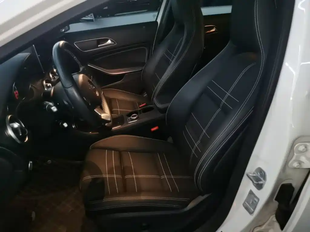 Mercedes-Benz A-Class 2017 — фото 15