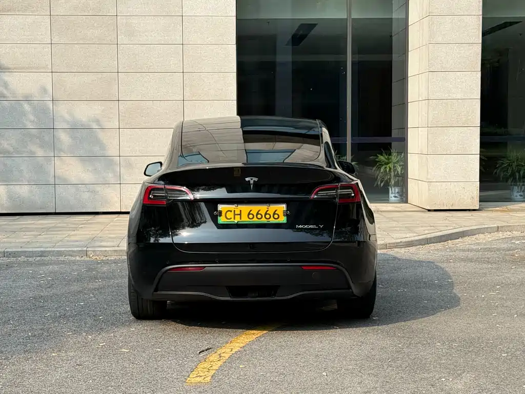 Tesla Model Y 2022 — фото 17