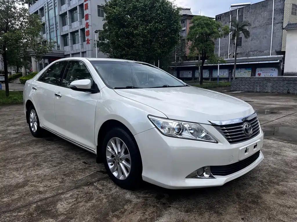 Toyota Camry 2014 — фото 2